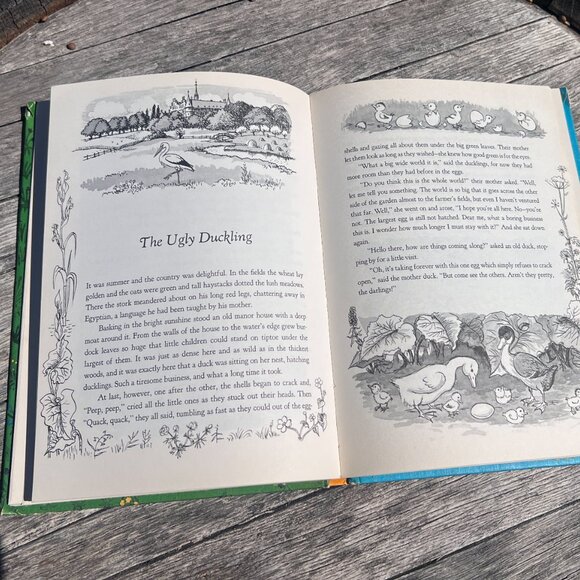 Childrens Book - Flip - Two Sections - Dandelion Library - Picture 9 of 10